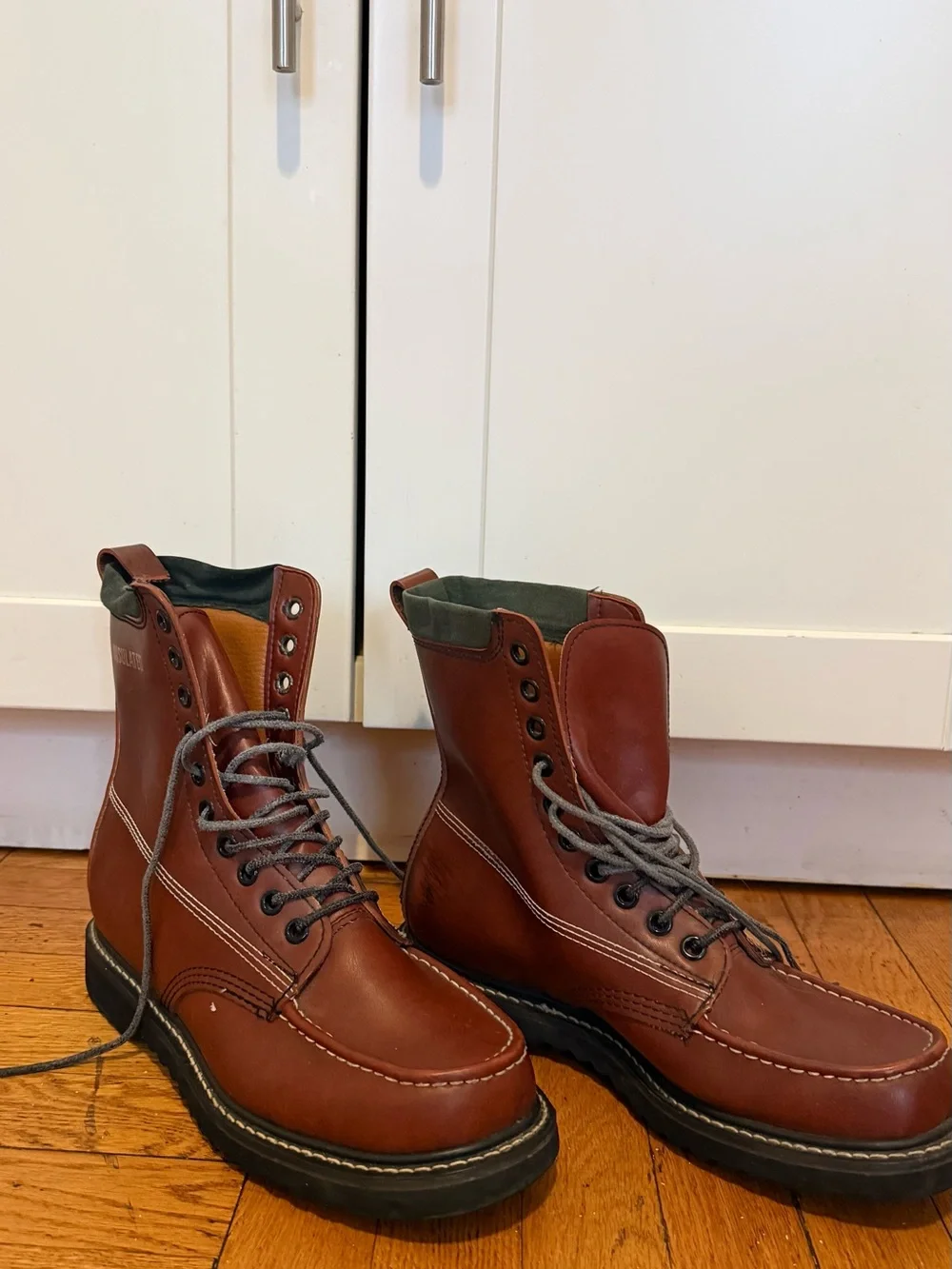 Brown Leather Insulated Work Boots Men’s size 9.5 Lace up Round Toe